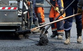 В Оренбурге продолжается ямочный ремонт дорог