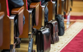 В Новотроицке чиновников начали набирать по объявлению