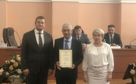 В администрации города наградили оренбуржцев