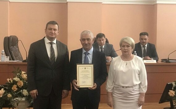 В администрации города наградили оренбуржцев